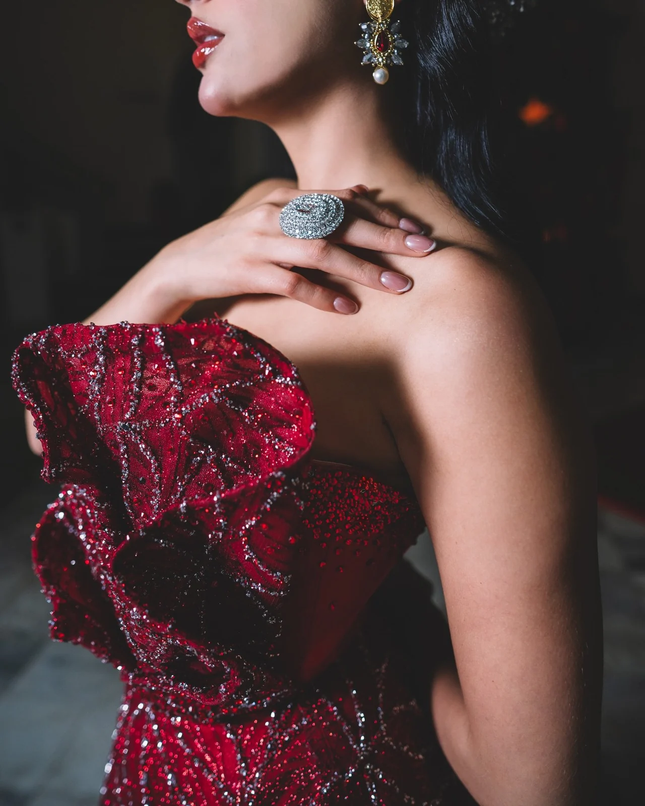 Anillo de cristales y aretes con perla hechos a la medida por Flor de Agua
